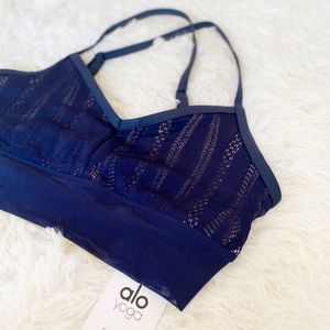 BNWT! ALO yoga navy blue lace sporty aria bra
